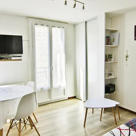Des Jardins, Wifi, Centre Luchon Апартаменты